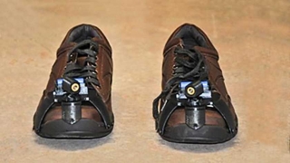 Laser shoes prevent 'freezing' in Parkinson patients | Clear reduction in symptoms
