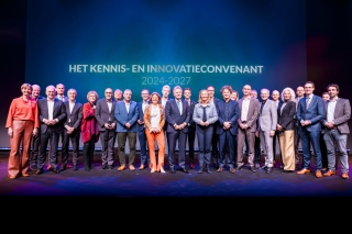 KIC ondertekening groepsfoto