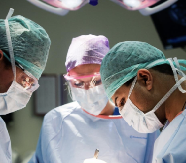 Improving cancer surgery by developing a smart laparoscope 
