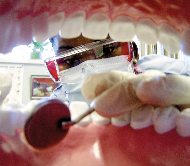 Promoting oral health by controlling the microbial ecosystem of the oral cavity